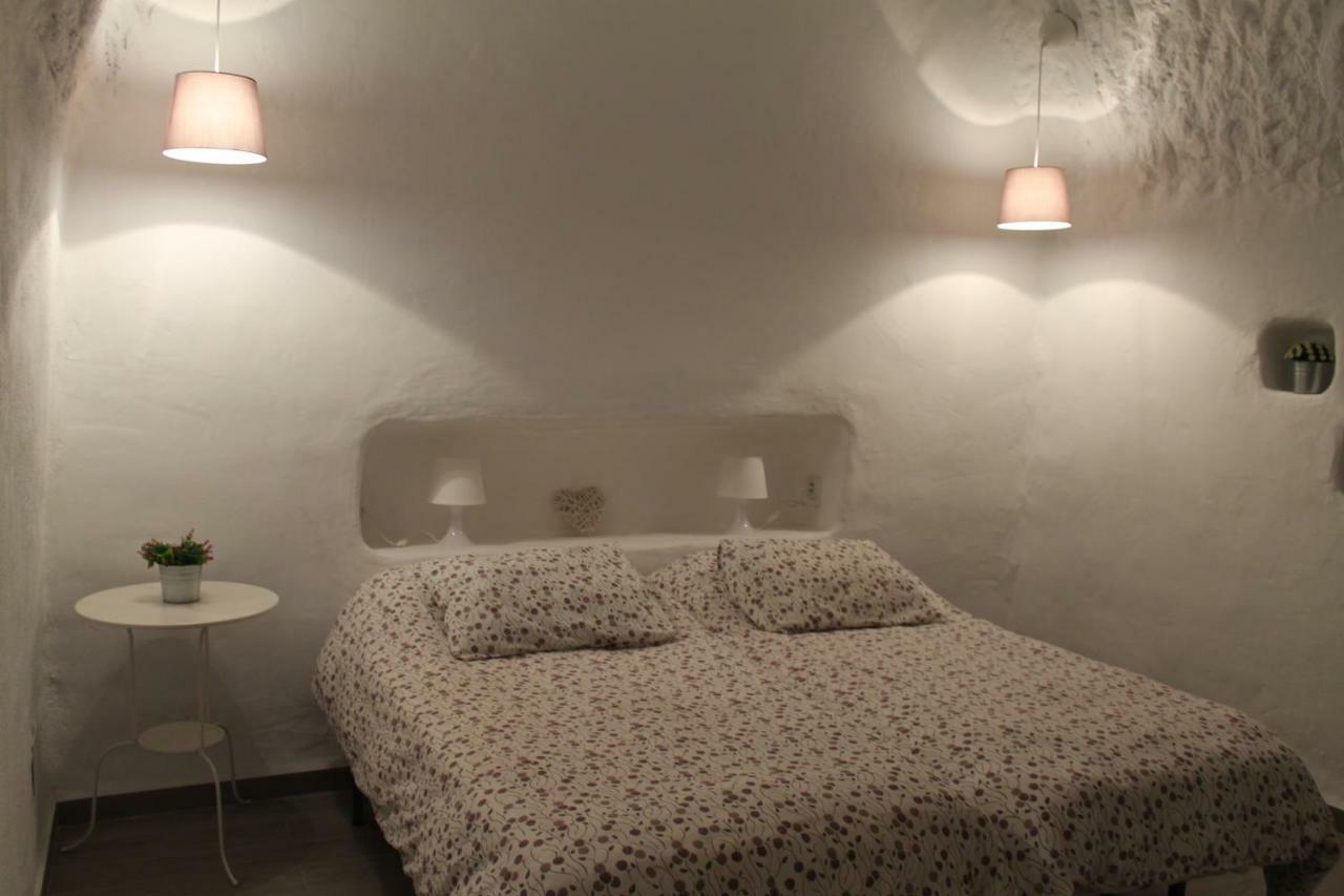 Cuevas Adonia