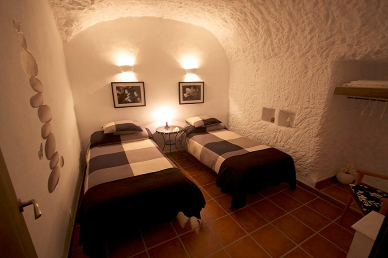 Cuevas Adonia
