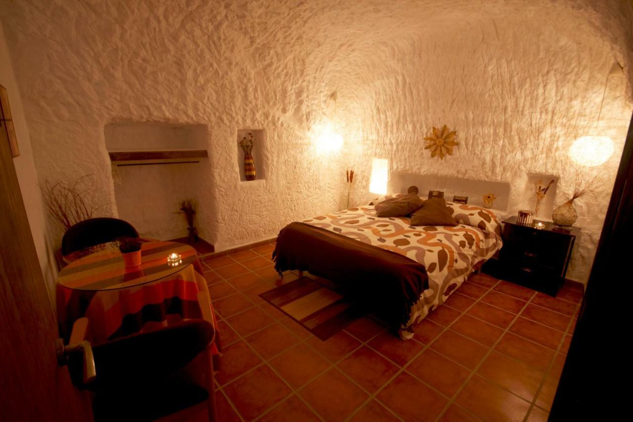Cuevas Adonia * Freila